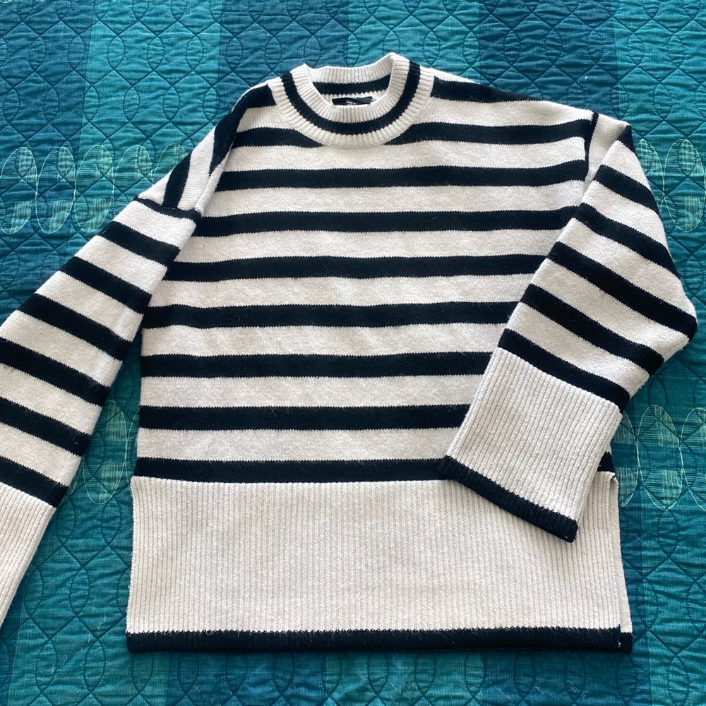 Vici Striped Sweater Small
